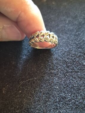 Sterling Silver Leaf Pattern Marcasite Band Ring -